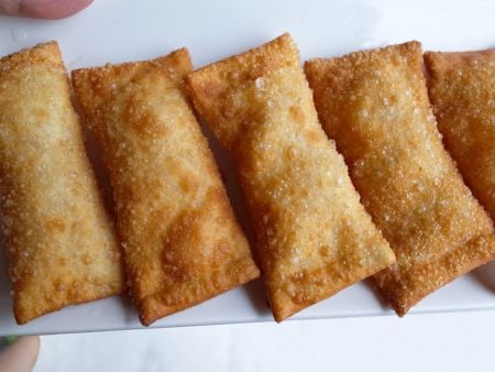 Crispy apple pie made by ANKO's apple pie machine.