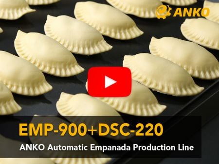 Dough Sheeting Cutter, preslenmiş hamur levhalarını operatörsüz olarak bireysel ambalajlara bölmek ve bunları konveyör bandına yerleştirmek için tasarlanmıştır. Ve Hamur Geri Dönüşüm Sistemi, genel gıda atığını ve maliyetleri önemli ölçüde azaltabilir.