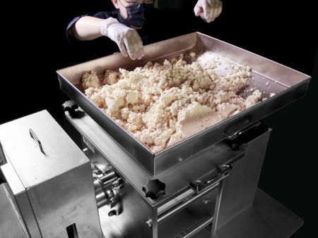 Enlarged dough hopper