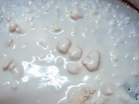 Melklumper dannes i dejen før ANKO's justeringer