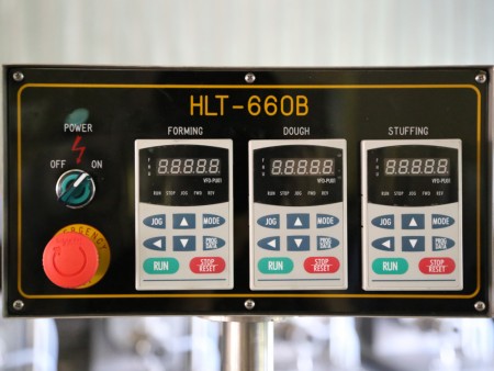 Deegbuizen rimpelen, wat waarschijnlijk veroorzaakt wordt door snelheidsverschillen tussen de machine-eenheden.