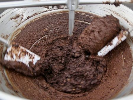 این دستگاه همچنین میتواند پرکنندههای ضخیم شکلات را به طور روان پردازش و اکستروژن کند.