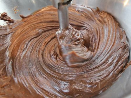 Também pode processar recheio de chocolate espesso