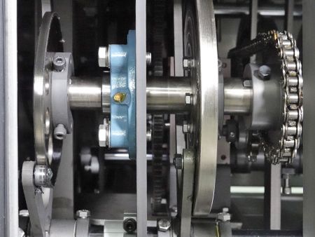 Mašina sukurta su kamščiais