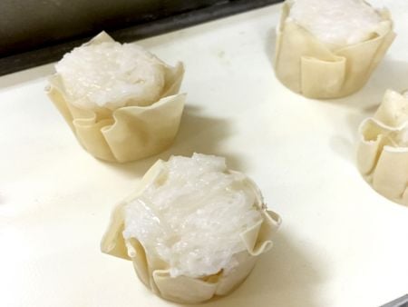 Mükemmel şekilde oluşmuş Rendelenmiş Turp Shumai