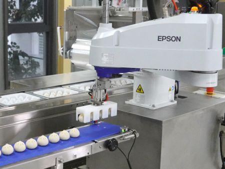 Lấy Xiao Long Bao bằng cánh tay robot