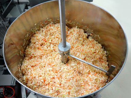 Žalias ingredientus tiesiogiai įdėkite į užpildo bunkerį