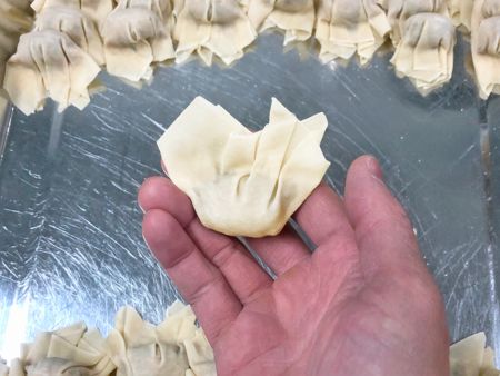 Produktion af nye Wonton-produkter med forskellige klemme mekanismer