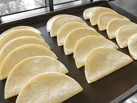 Quesadillas dibuat dengan keseragaman dan konsistensi yang baik