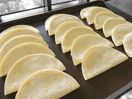 Quesadillat valmistetaan yhtenäisyydellä ja suurella tasaisuudella