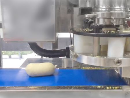 Bột làm bánh Roti được tạo thành bằng máy SD-97W