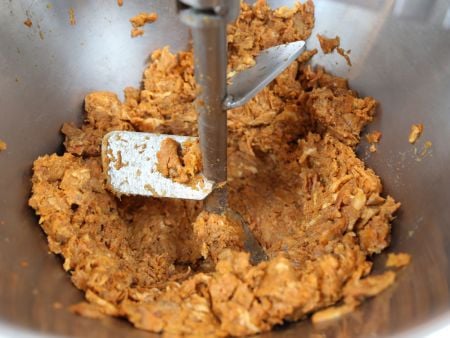 SD-97W is suitable for various types of filling ingredients, such as meat with vegetables