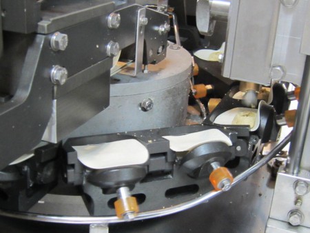 Schelpachtig sluitvormapparaat