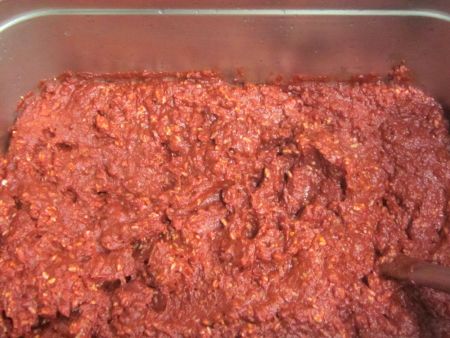 Filling of Spanish rice with chili sauce