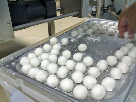 Tang yuan worden perfect gevormd en hebben een grote elasticiteit