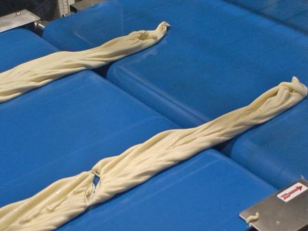 Le sfoglie sono state perfettamente avvolte e arrotolate per ulteriori lavorazioni