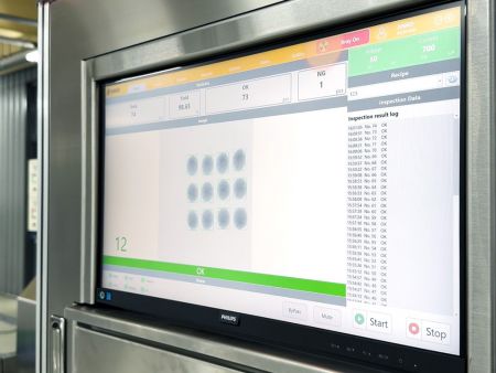 Sản phẩm cuối cùng vào máy kiểm tra X-Ray để sàng lọc bất kỳ vật thể lạ nào có thể có.