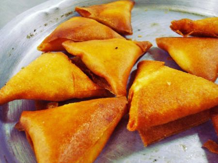 I prodotti finali hanno esattamente l'aspetto e il sapore delle samosa fatte a mano