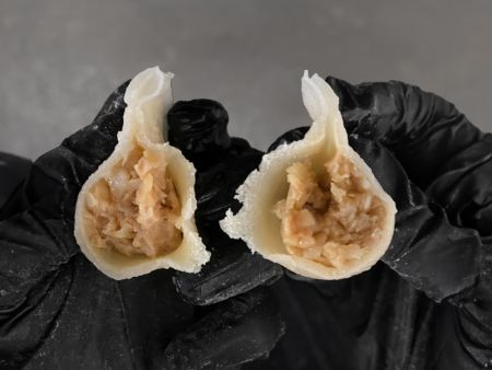 Máy cũng có thể làm bánh bao với thịt heo xay.