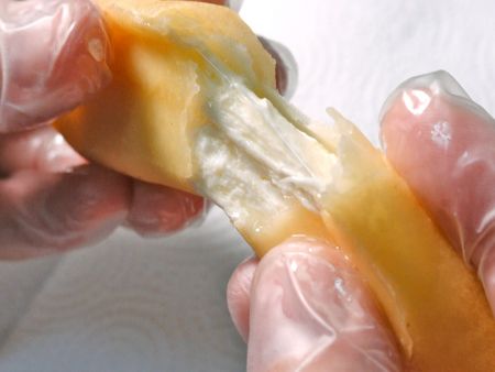 Die Textur der Käserollen wurde vom Kunden genehmigt