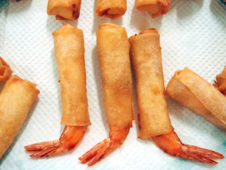 Dejen er gyldenbrun og let og sprød