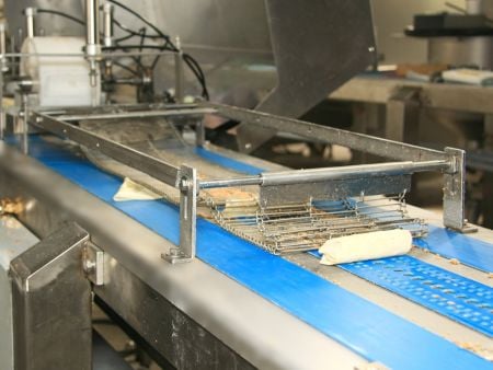 अंतिम उत्पाद को आकार देने के लिए स्टेनलेस स्टील रोलर का उपयोग करें