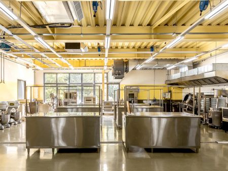 Dobre vybavená potravinová laboratória podporujúca rôzny vývoj a testovanie potravín