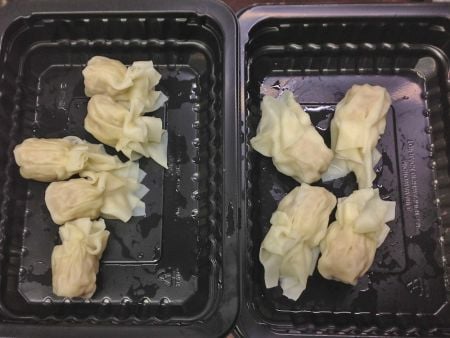 Os wontons são formados e cozidos lindamente sem quebrar