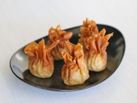 After deep-frying, Wontons still maintain their perfect shapes
