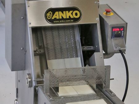 Indpakningerne skæres i L 20 cm x B 10 cm stykker