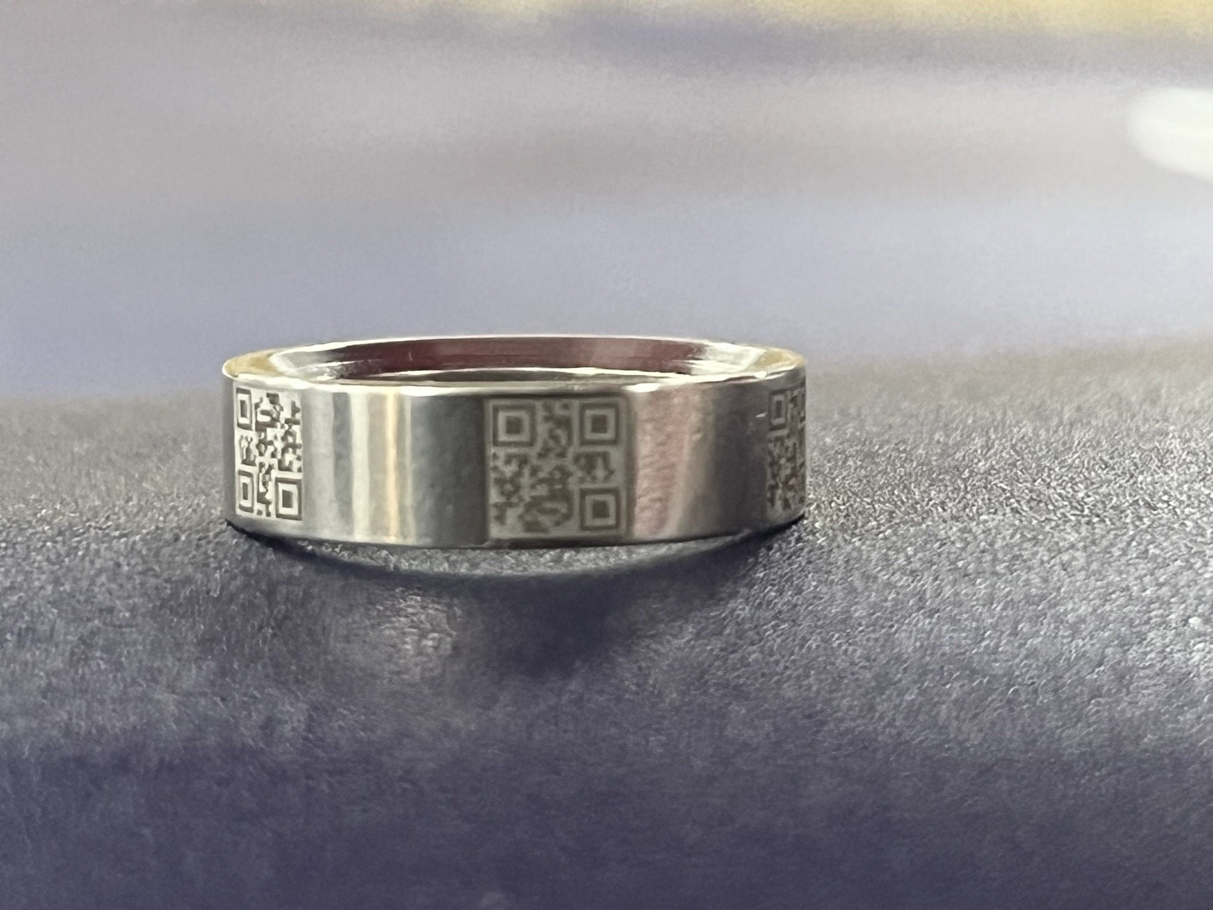 รหัส QR ขนาดเล็กที่แกะสลักด้วยเลเซอร์บนแหวน | ผู้ผลิตเครื่องแกะสลัก ...