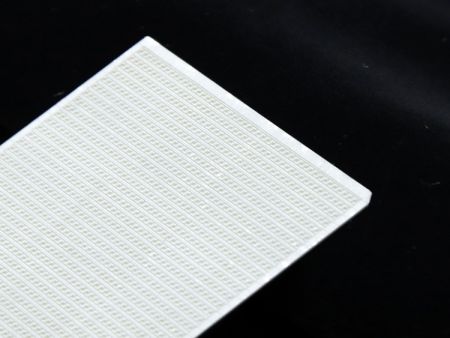 니크롬 도금 세라믹 기판에 레이저로 마이크로 에칭된 패턴