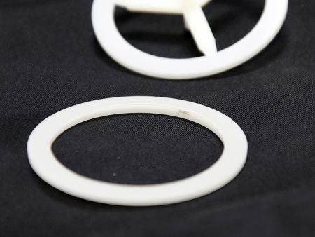 قص الفوهات البلاستيكية بالليزر الدقيق - استخدم الليزر فائق السرعة لقص الفتحات / الفوهات بسرعة ودقة