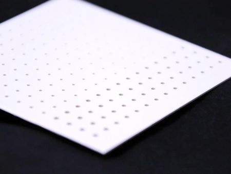 Placas guía de luz MCPET microperforadas con láser en pantalla de automóvil - Emplear microperforación láser para terminar las placas guía de luz óptica con el fin de generar el efecto guía de luz con bajo efecto térmico