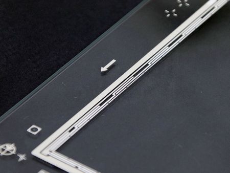 Adhesivos de plata micrograbados láser en pantalla táctil