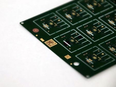 Mã vạch/QR được khắc nhỏ trên các tấm nền - Mã QR được khắc laser nhỏ trên các tấm nền IC như hồ sơ sản xuất
