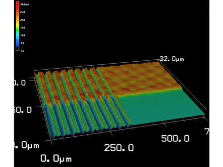 精密雷射微蝕刻 - 雙面ITO薄膜玻璃感測器可精準調校參數，在多層材料上進行雷射微蝕刻，去除上層之薄膜，形成線路或圖形，而不傷及基材，達成功能性