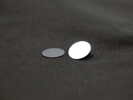 قطع الوافر الصغيرة بالليزر - يتم قطع الوافر بالحجم التقليدي بالليزر إلى قطع أصغر كما يتطلب عملية minifab.