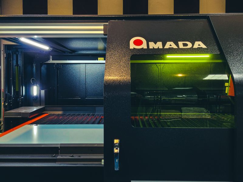 光纤雷射机台侧面近照