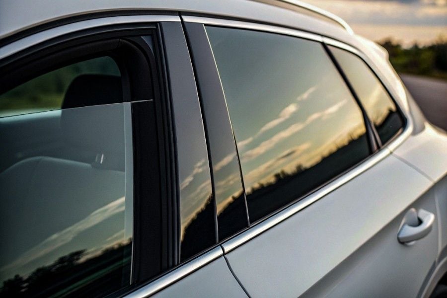 Lienchy Metal presenta metal laminado de PVDF para aplicaciones exteriores automotrices.