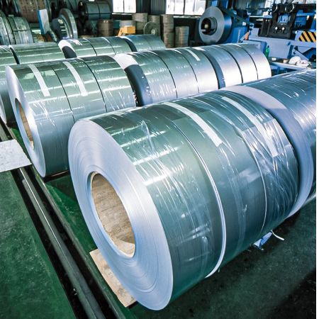 Lienchy Metal tarafından üretilen SUS304/304L, SUS316/316L, SUS430, SUS444/445 ve diğer paslanmaz çelik bobinler.