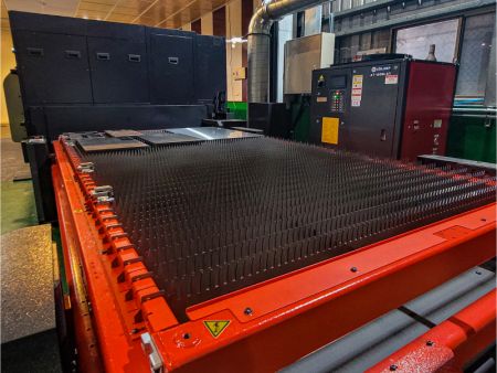 光纤雷射机台后端近照