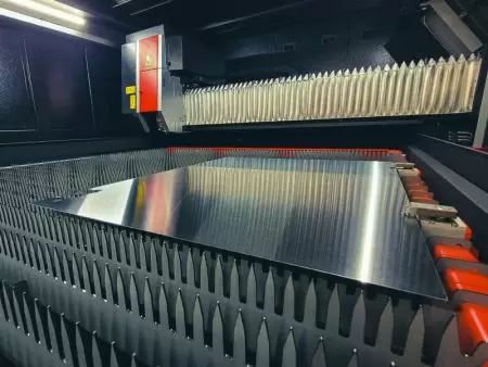 光纤雷射机台内部近照