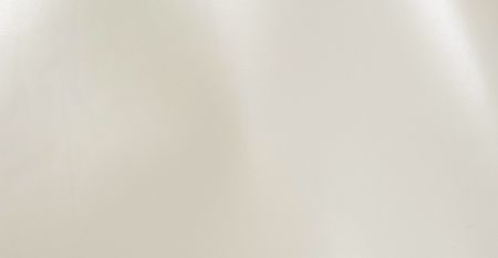 Logam Laminasi Film PVC Putih Gading Ringan - Tampilan pelat logam laminasi PVC polos Light Ivory dengan permukaan yang halus dan lembut seperti kulit asli