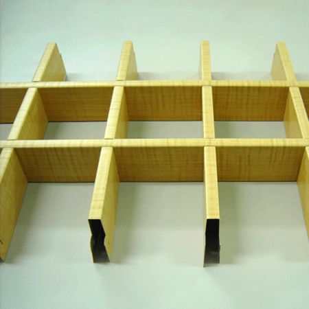 Produto de aço laminado para material de construção - teto de grelha