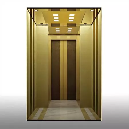 Aufzugswand dekoriert mit laminierten Metallstahlplatten in persischem Gold-Design.