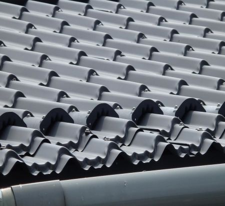 Corrugated metal panels made of PVF laminated metal