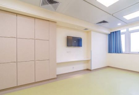 Nemocnice používající PVF laminovaný kov k dekoraci vnitřních stěn