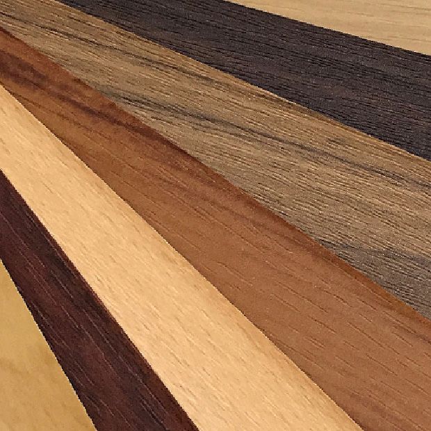 Dřevěný vzor kovu