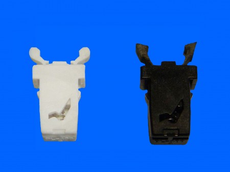 プラスチックプッシュラッチ